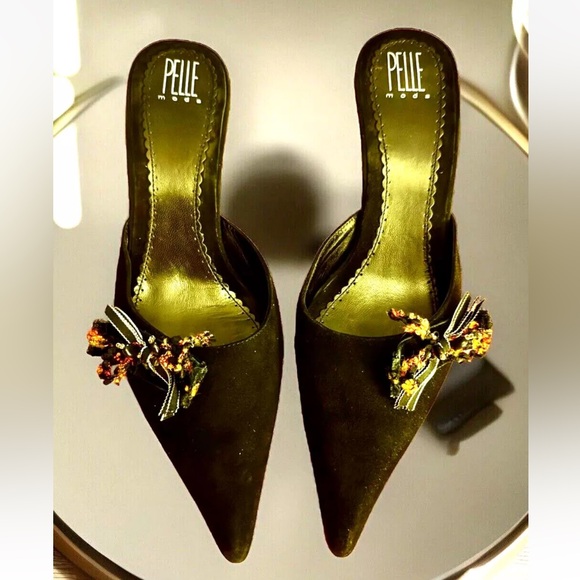 🖤PELLE MODA🖤 SUEDE POINTED SIDE BOW 3.5“ HEELS SLIDE-ON MULE SHOES EUC❣️ - Picture 1 of 12